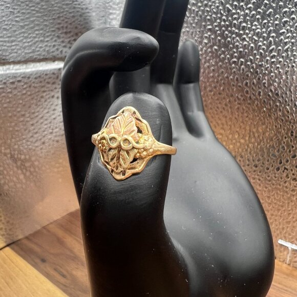 10k Black Hills Gold Ring, Size 4.75, Intricate Floral Design - Picture 3 of 7